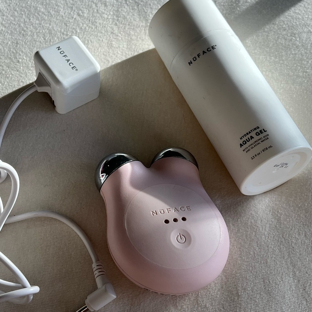 NuFace Mini Toning Device in Soft Pink with Aqua Gel